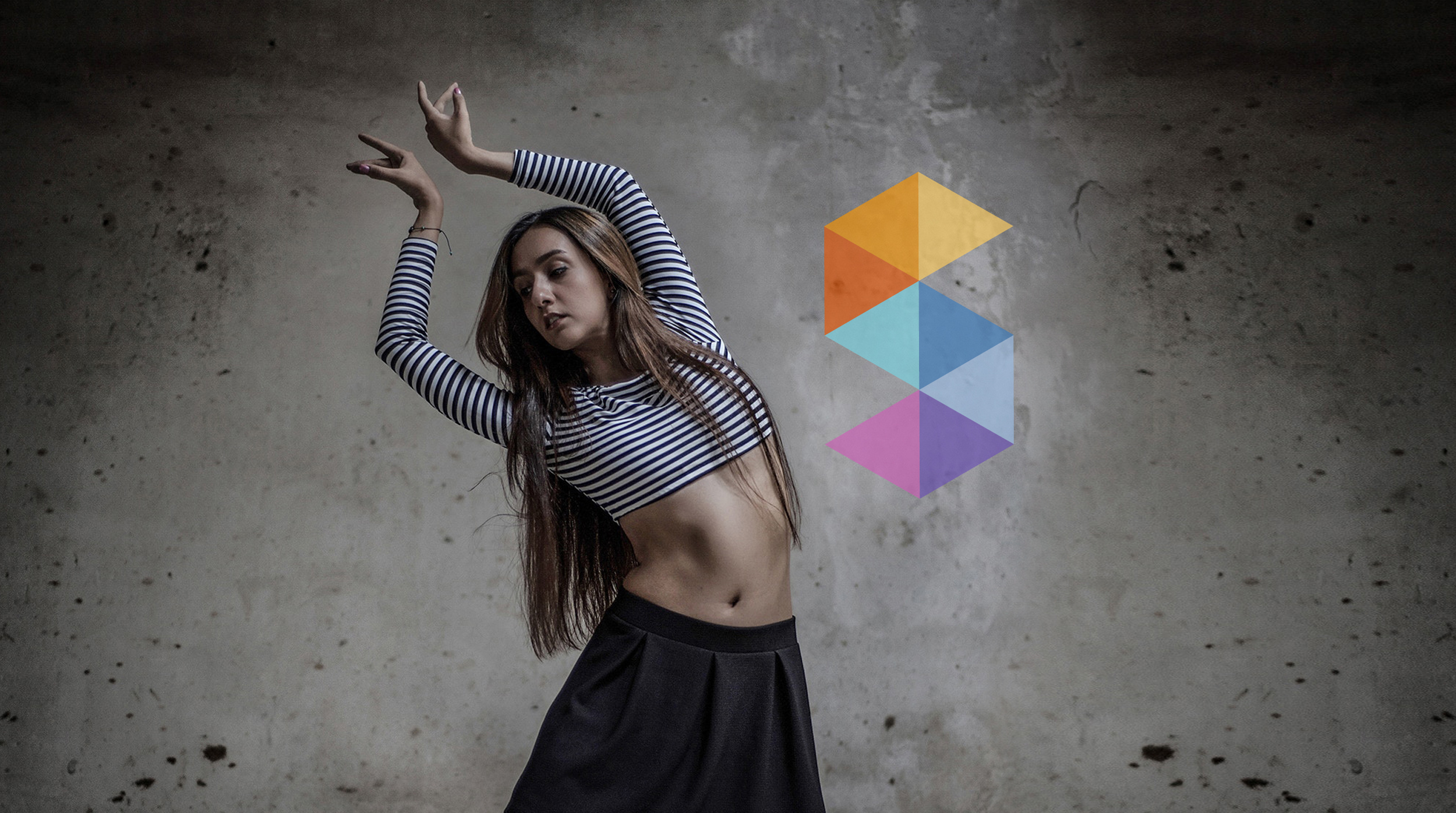 Sykkylven kulturskules logo ved siden av en dame som danser